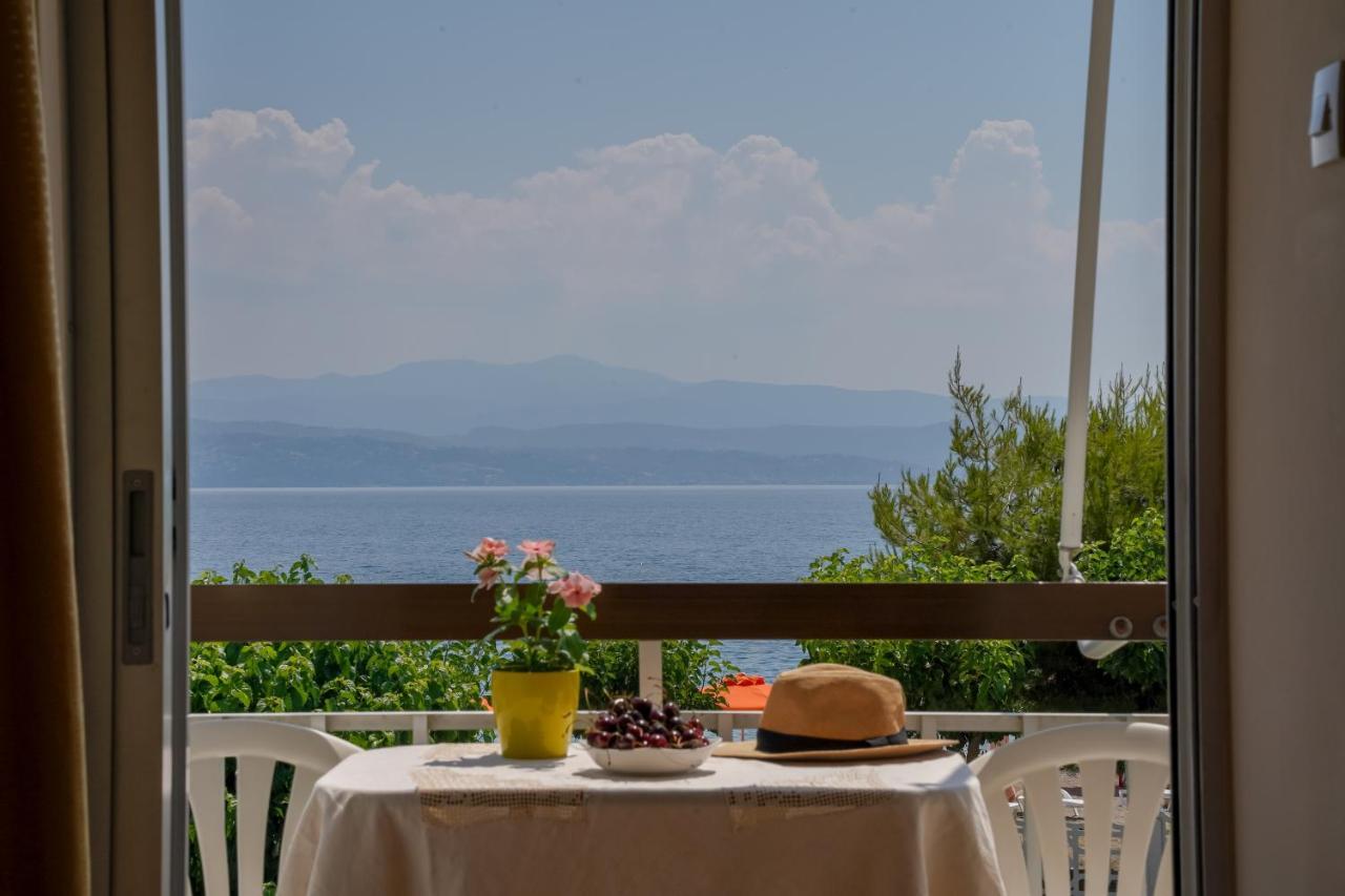 Akrogiali Beach Rooms Amarynthos Exteriér fotografie