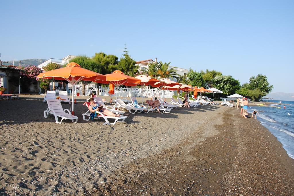 Akrogiali Beach Rooms Amarynthos Exteriér fotografie