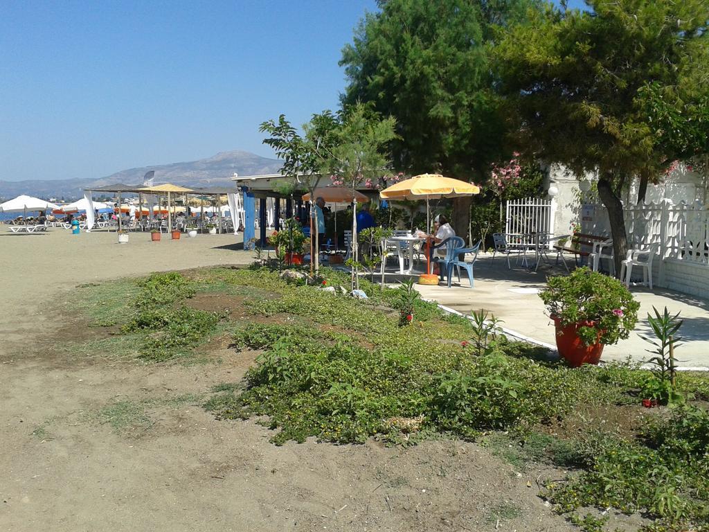 Akrogiali Beach Rooms Amarynthos Exteriér fotografie